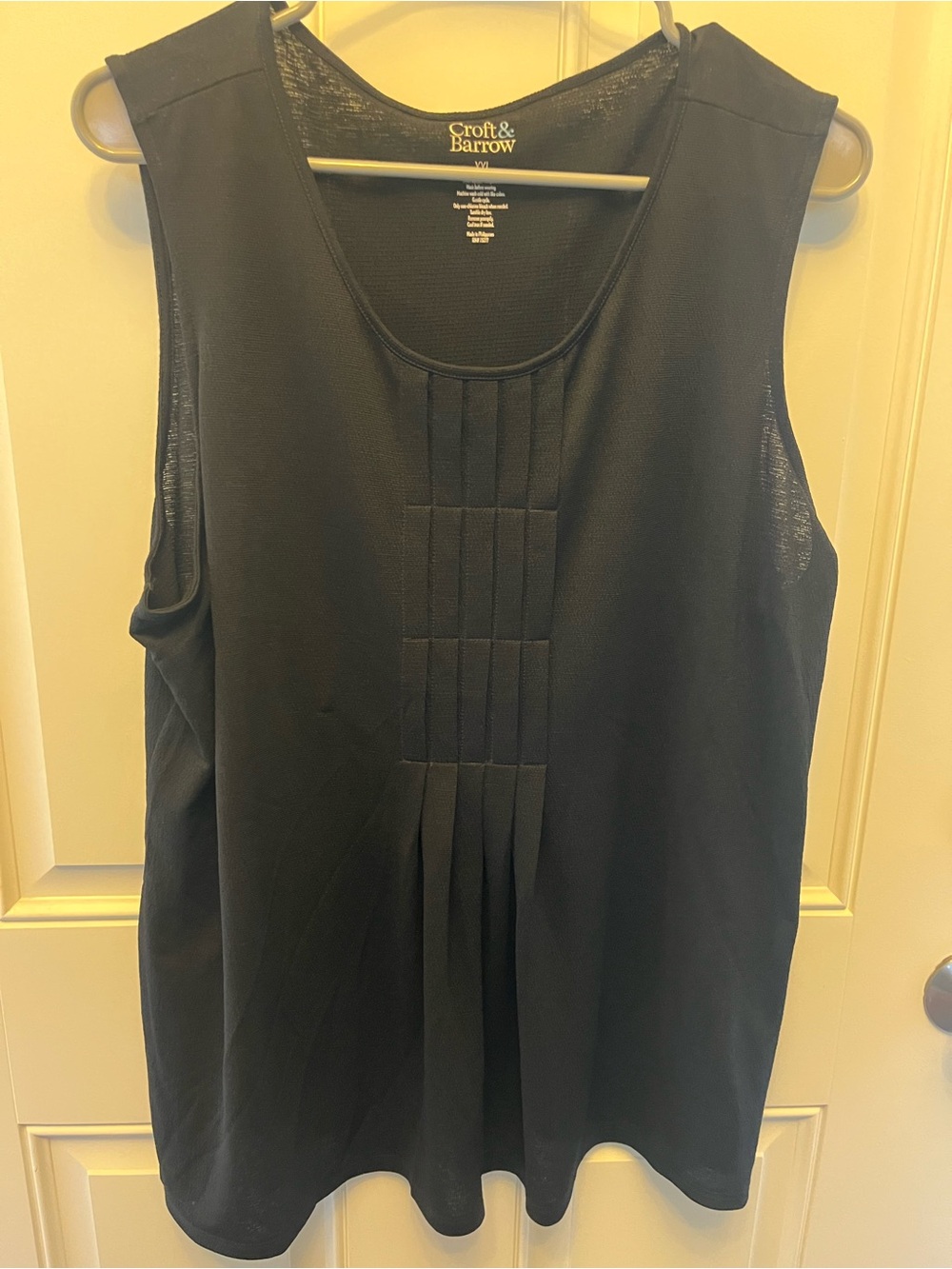 Croft & Barrow Black Sleeveless Pleated Front Tank Top